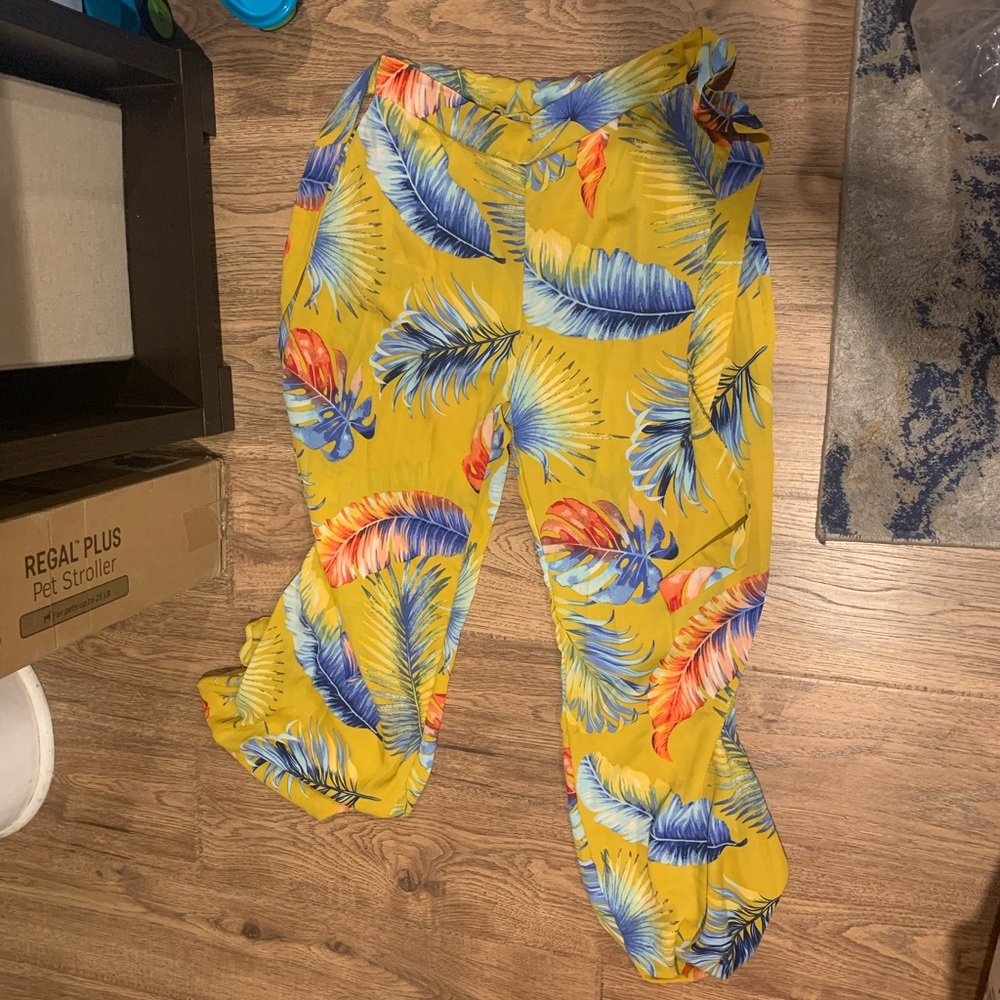 Worn 1 time FashionNova floral pants